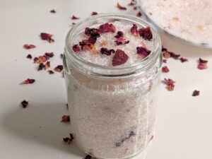 A simple DIY Homemade Bath Salt recipe - The Simple Healthy Hub