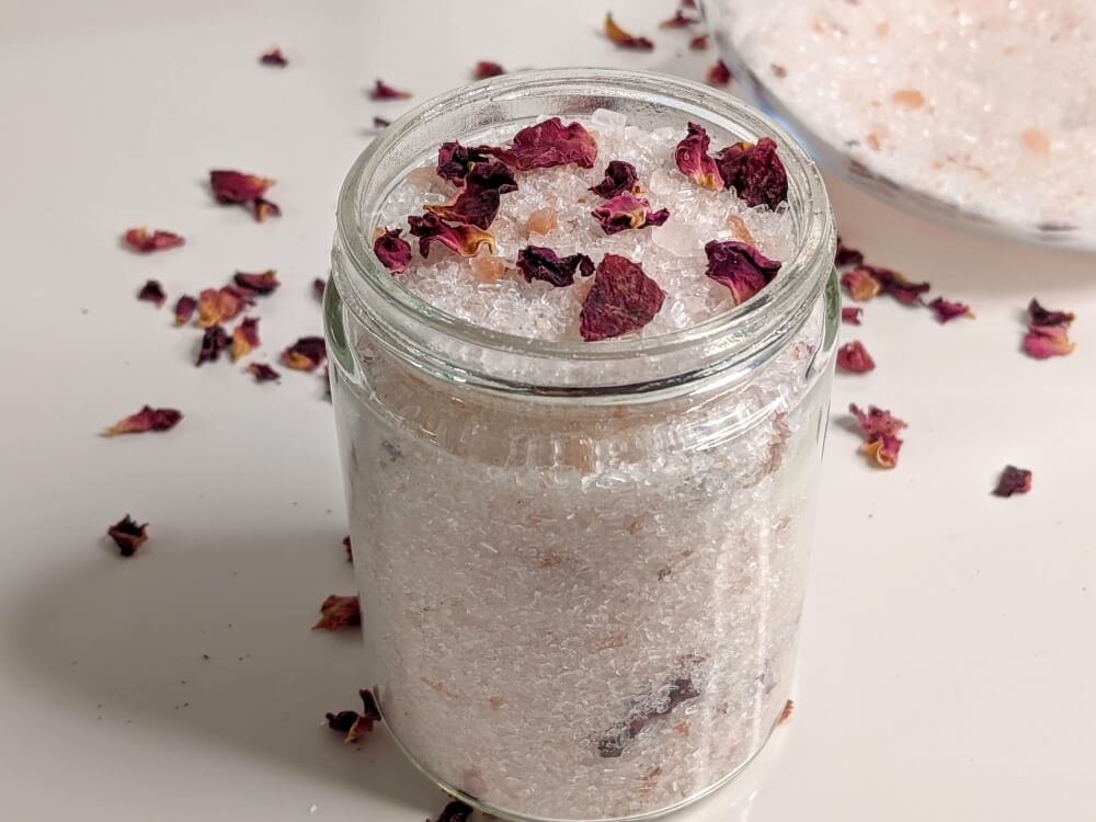 A simple DIY Homemade Bath Salt recipe - The Simple Healthy Hub