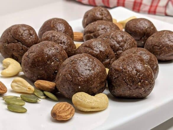 Healthy Chocolate Bliss Balls3 - The Simple Healthy Hub