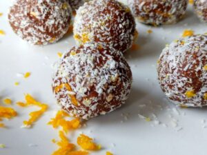 Healthy Chocolate Orange Bliss Balls - The Simple Healthy Hub