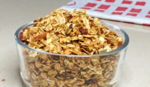 Healthy Homemade Granola Recipe - The Simple Healthy Hub