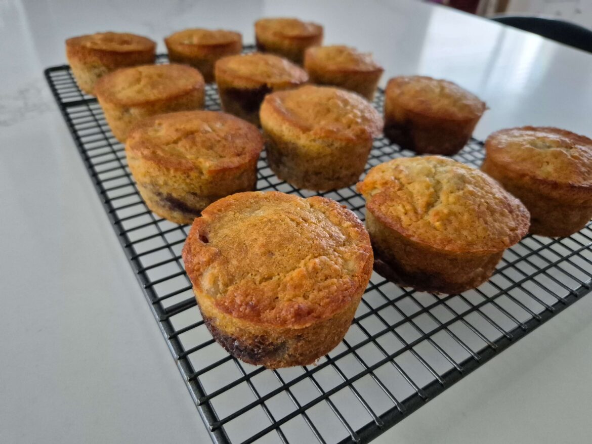 Banana chocolate chip muffins - The Simple Healthy Hub